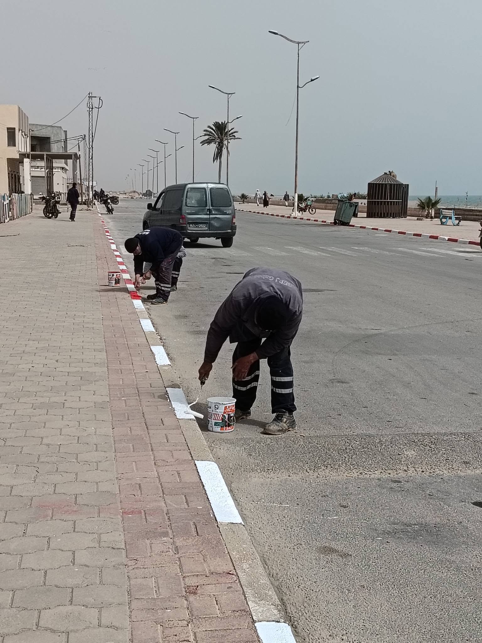 حملة تهيئة شاملة لكورنيش غنوش استعدادًا لموسم صيف 2026