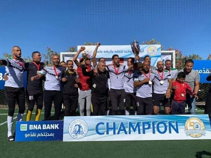 1.0. Équipe Environnement après avoir remporté le championnat national
