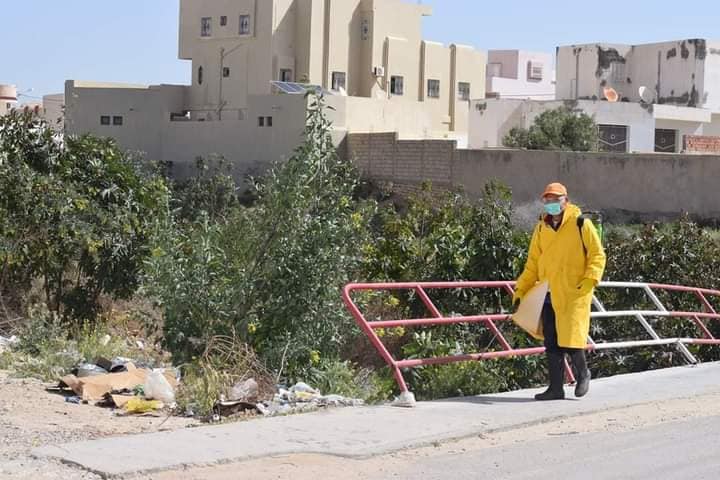 تعقيم و تطهير الشوراع و الفضاءات خلال جائحة كورونا 16